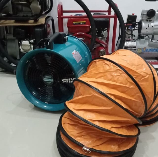 Gambar Blower 12 inch - Alat hisap debu dan kotoran dengan diameter saluran hisap/output 12 inci.